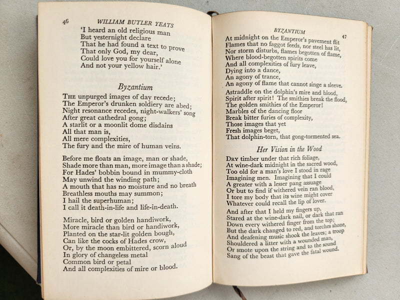 Modern Verse: 1900-1940 by Phyllis M. Jones