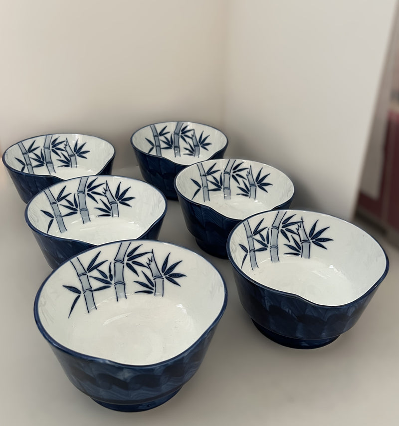 Japanese porcelain small bowl (a set of 6 bowls)