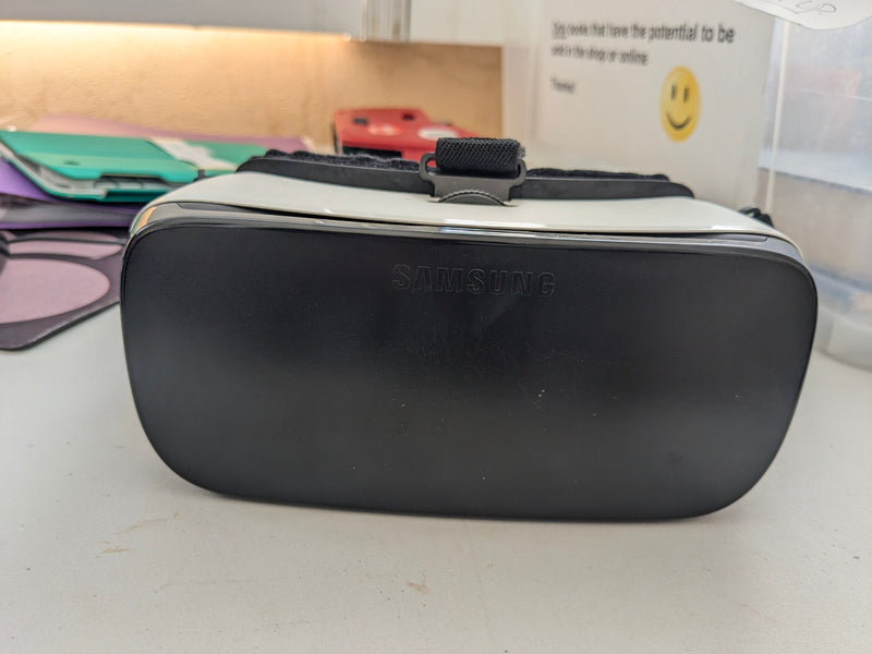 Samsung Gear VR Oculus SM-322 Virtual Reality Headset - White